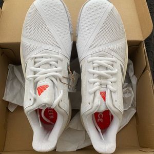 NEW Women’s Adidas CourtJam Bounce tennis shoes